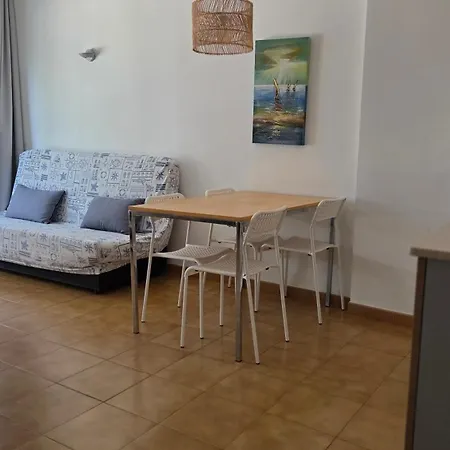 Les Roques بلاتجا ذارو