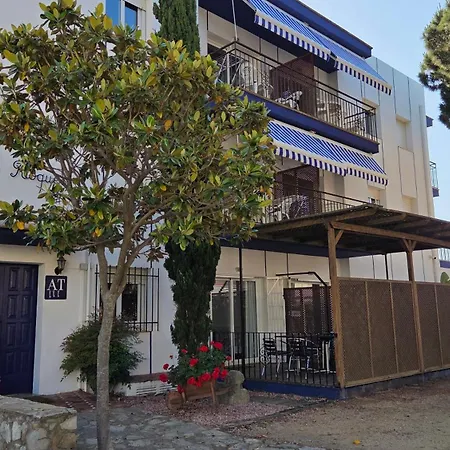 Les Roques Apartment *